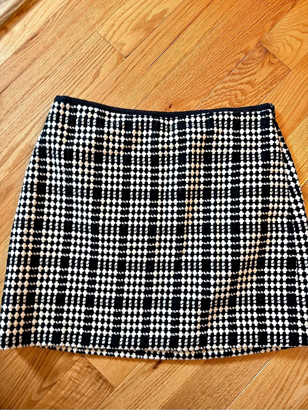 LOFT Plaid Mini Skirt in Black & White Size 10 Like New